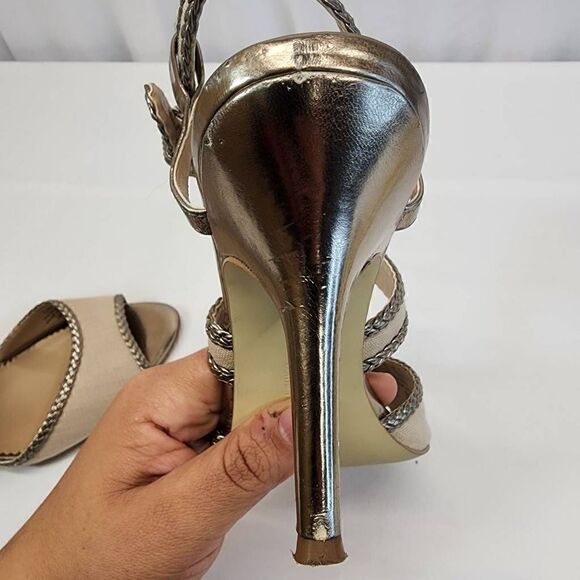 Tahari LIMA womens bown Silver high heels size 9.5M linen upper leather soles - Picture 10 of 11